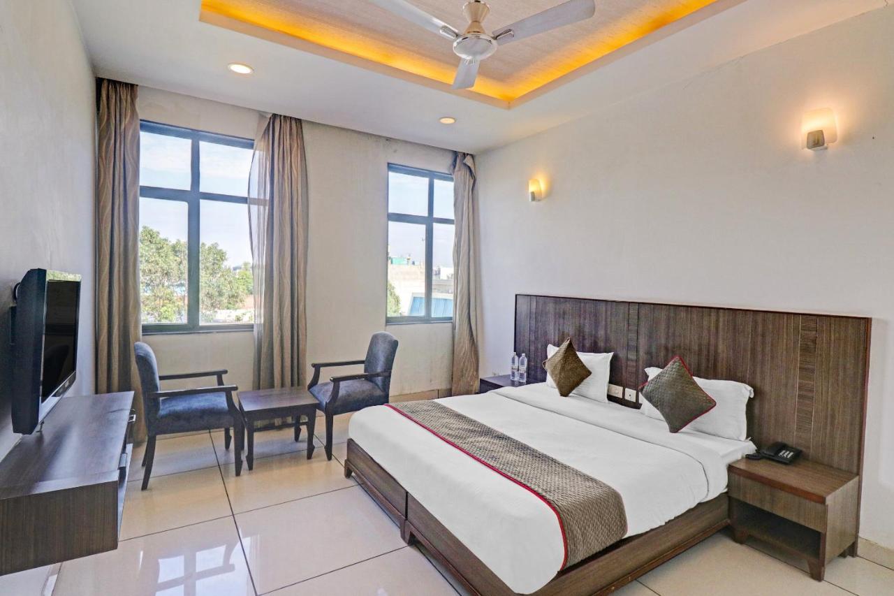 Oyo Townhouse 484 Sanskriti Hotel Delhi  Exterior photo